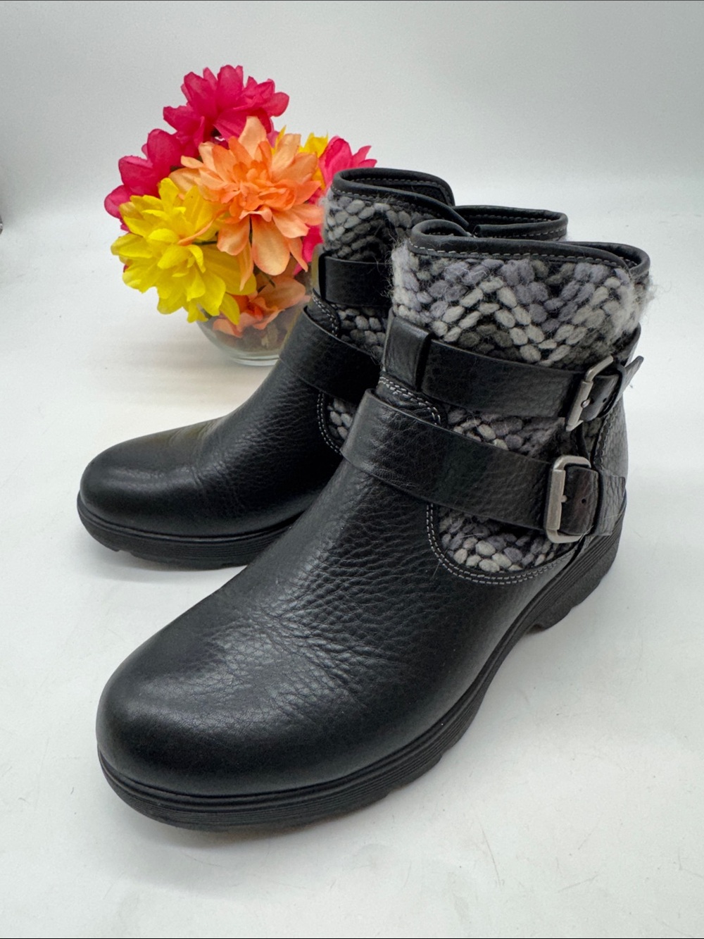 Bionica Women's Black Leather Ankle Boots with Gray Knit Cuff Size 7.5